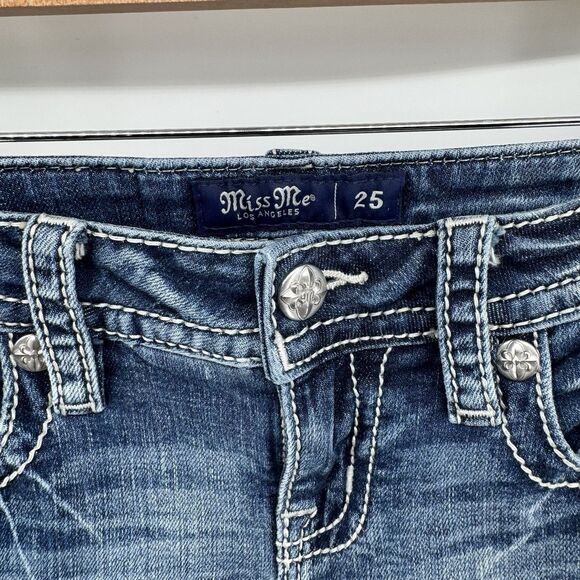 Miss Me Mid Rise Capri Women’s Size 25 Distressed & Bejeweled Beaded Jeans - Picture 5 of 16